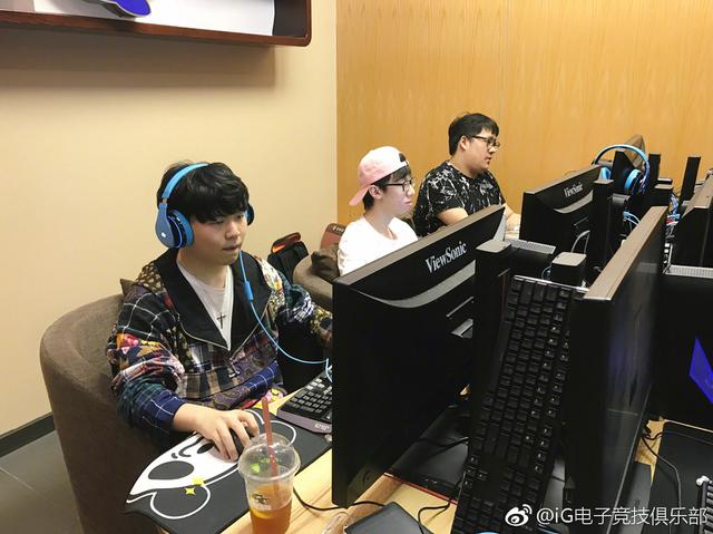 场上出现合
