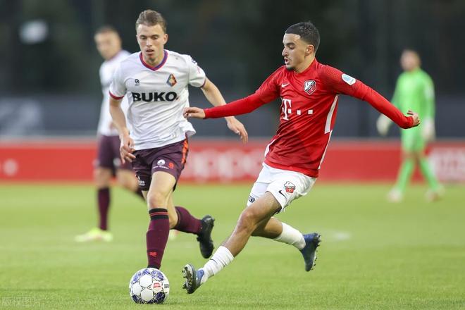 中场频繁出 中场频繁出